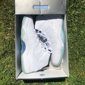 Air Jordan 11 Legend Blues